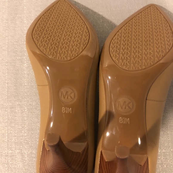 Michael Kors ‘Dorothy’ Nude Pumps 8.5 gold accent - Picture 5 of 8